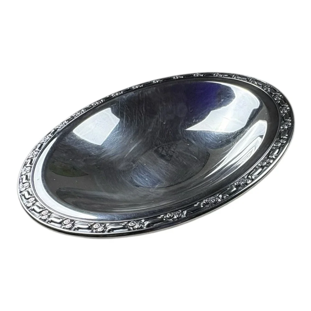 Oneida Silversmith Silverplate Pedestal Candy Dish Ornate Rim‎ Footed Bowl